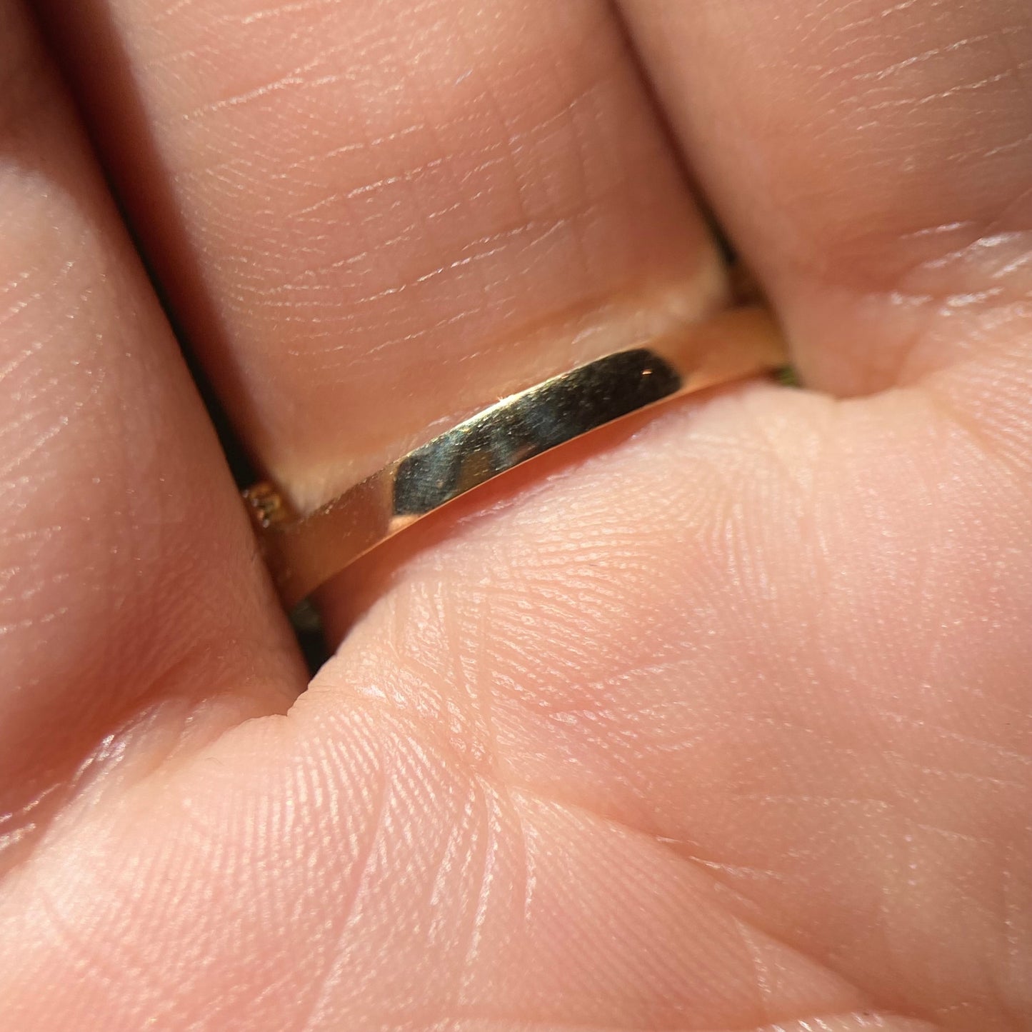 Anillo de Corona en Oro Amarillo de 10k con Circonias Cod: MAN100