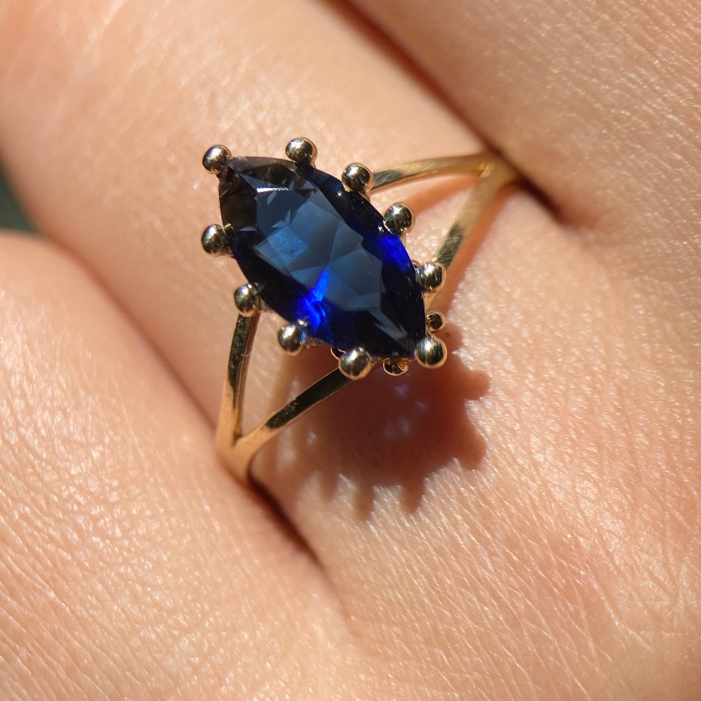 Anillo de Compromiso en Oro Amarillo de 10k con Circonia Azul Cod: MAN102