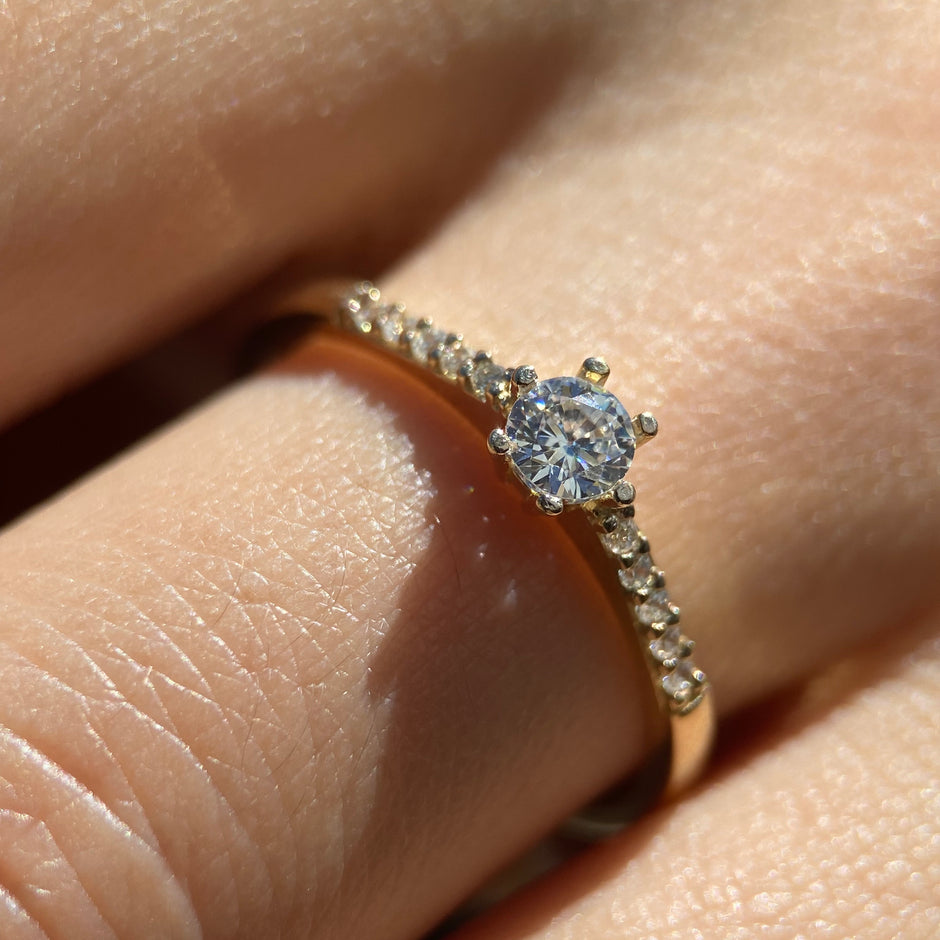 Anillo de compromiso en oro