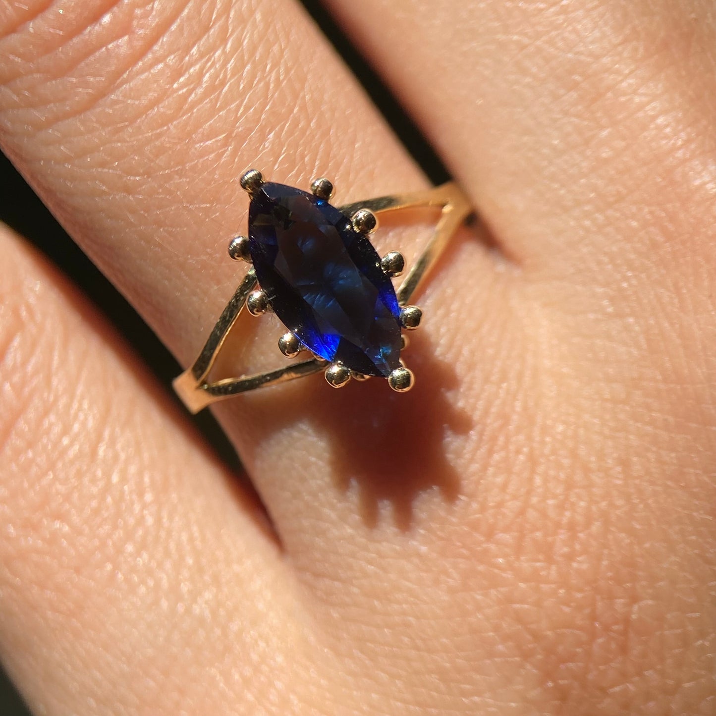 Anillo de Compromiso en Oro Amarillo de 10k con Circonia Azul Cod: MAN102