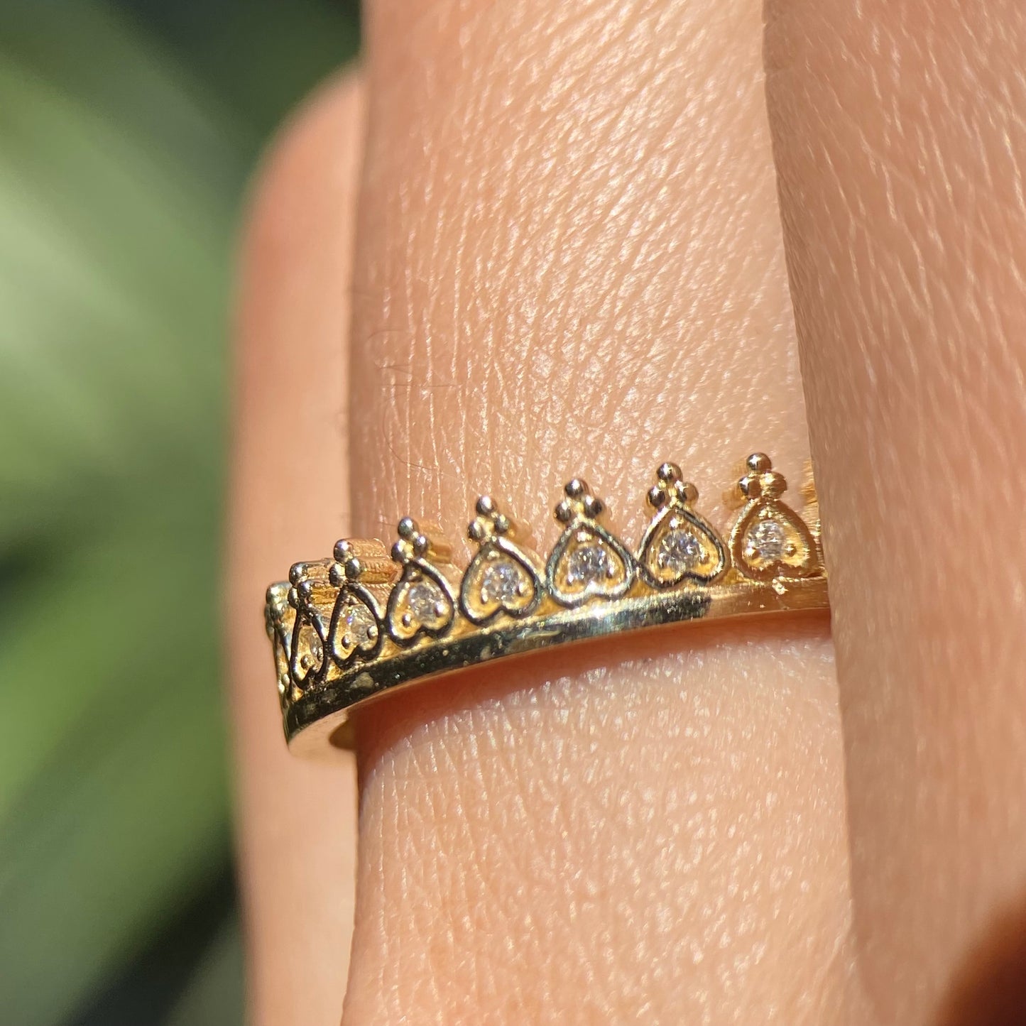 Anillo de Corona en Oro Amarillo de 10k con Circonias Cod: MAN100