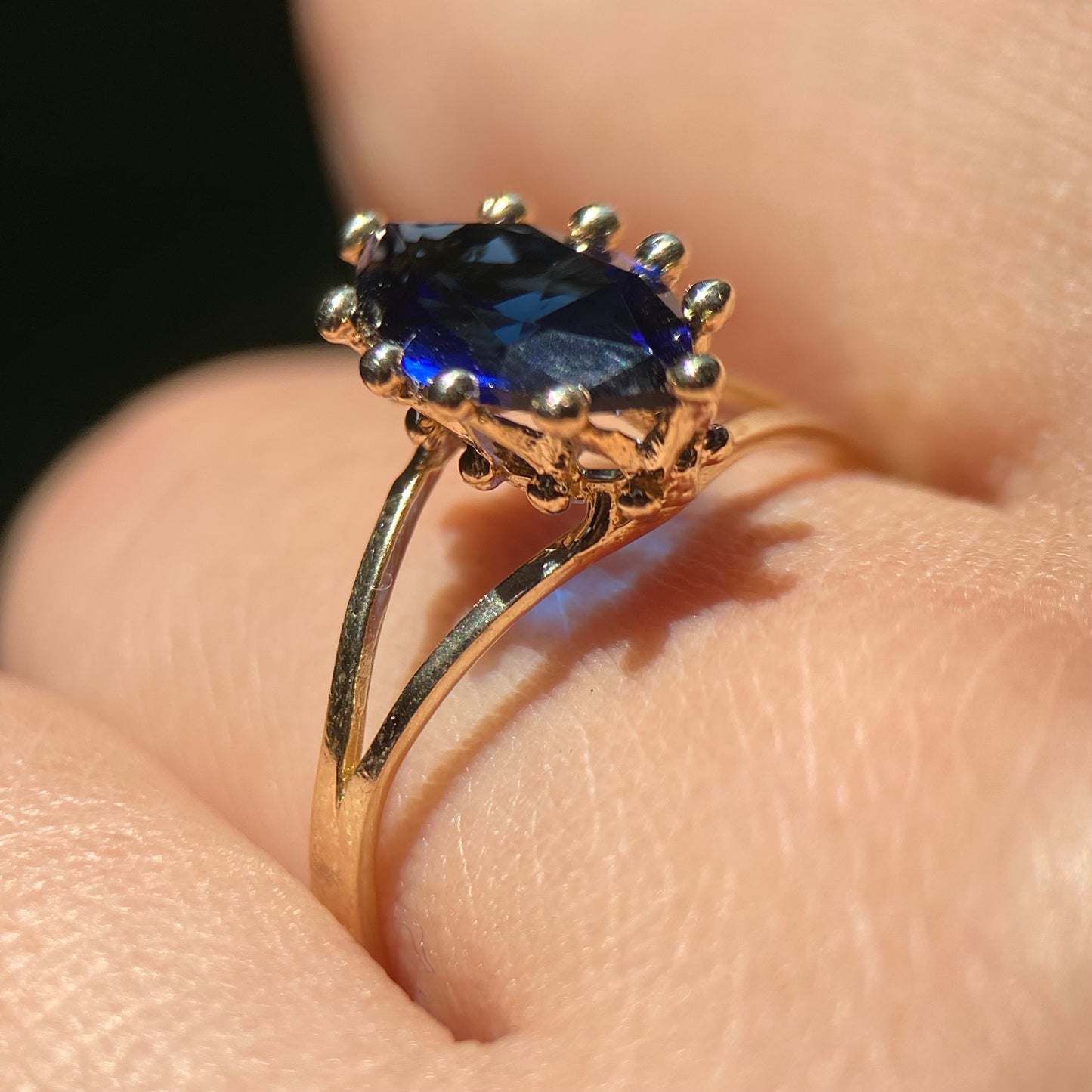 Anillo de Compromiso en Oro Amarillo de 10k con Circonia Azul Cod: MAN102
