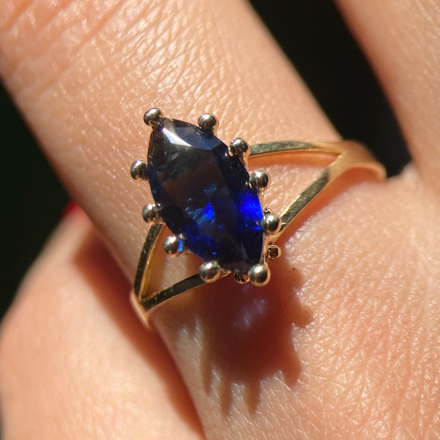 Anillo de Compromiso en Oro Amarillo de 10k con Circonia Azul Cod: MAN102