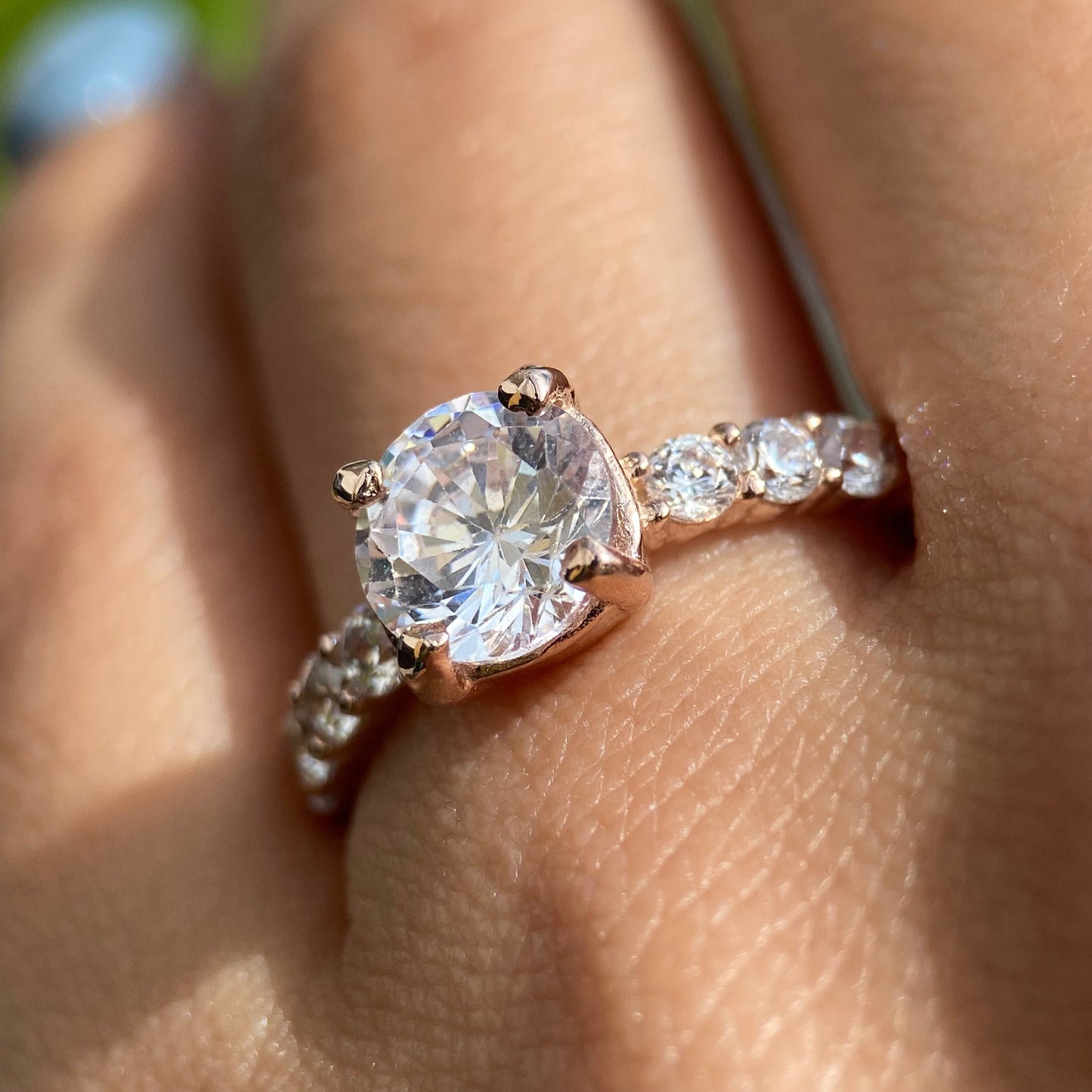 Anillo Cassie en Oro Rosa 18k con circonias