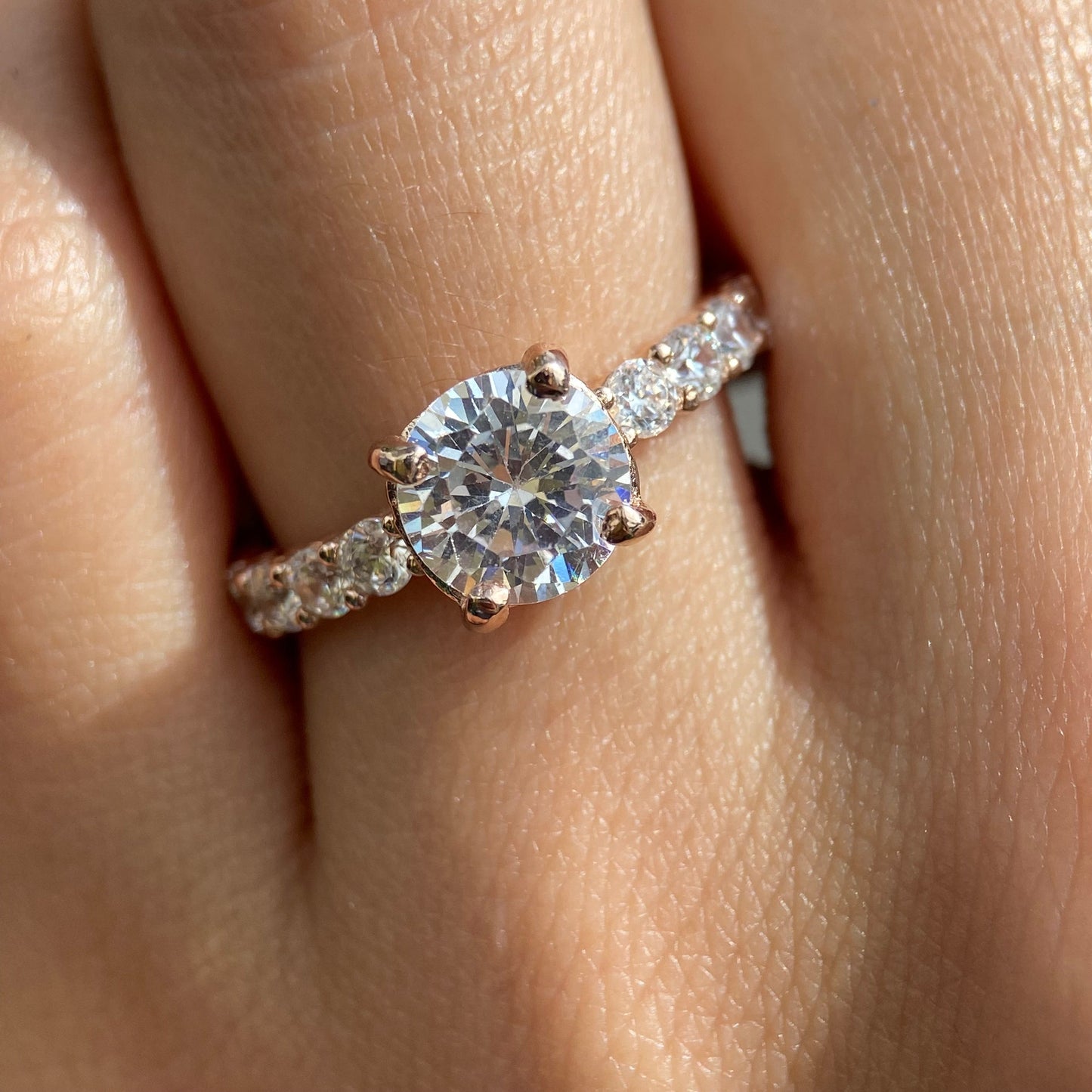 Anillo Cassie en Oro Rosa 18k con circonias
