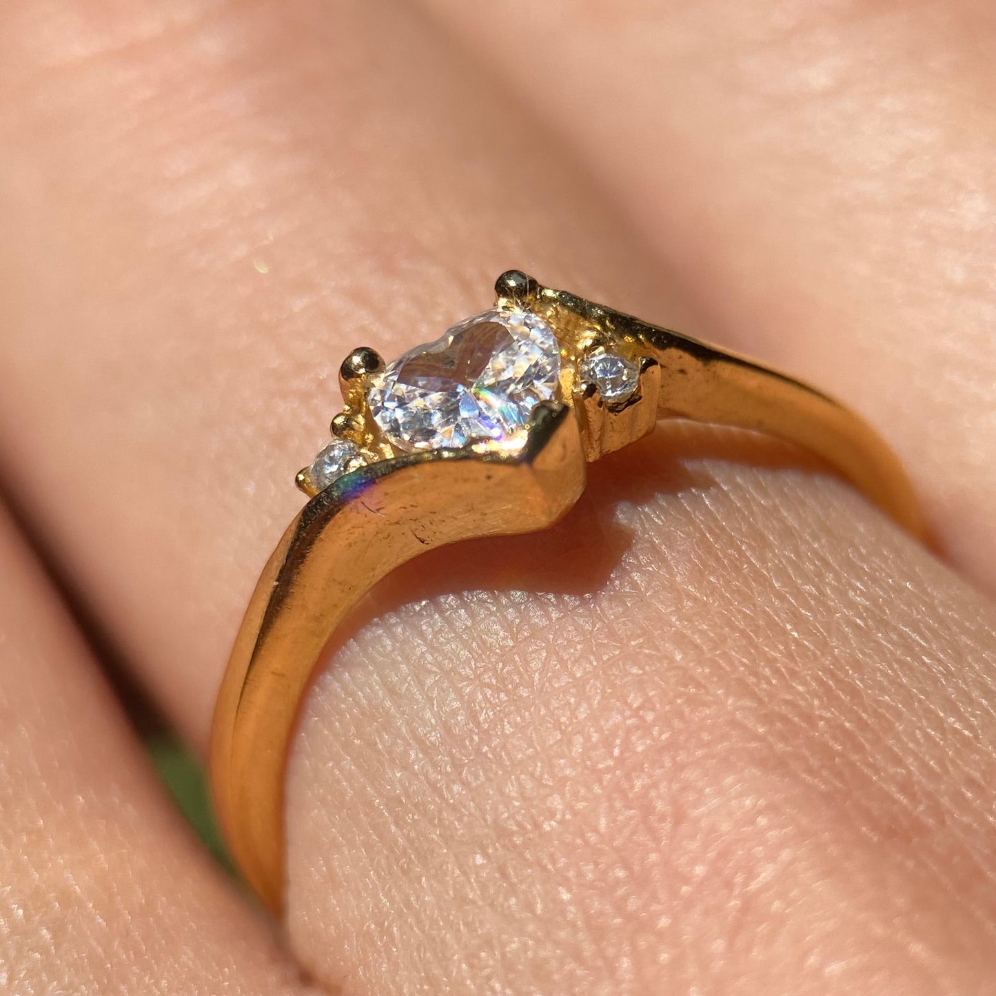 Alice ring in 10k yellow gold with zircons