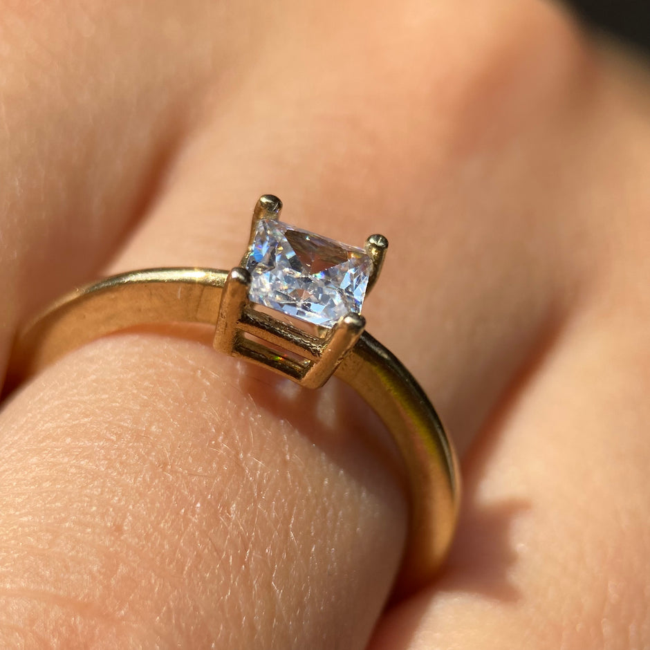 Anillo de compromiso en oro