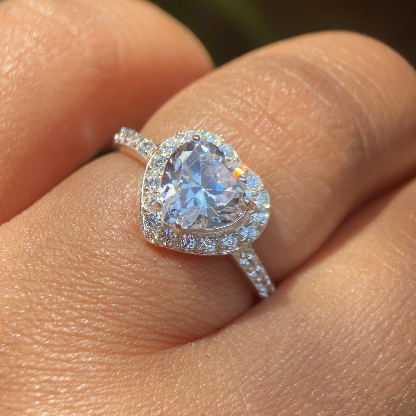 Anillo Love en Plata con Circonia