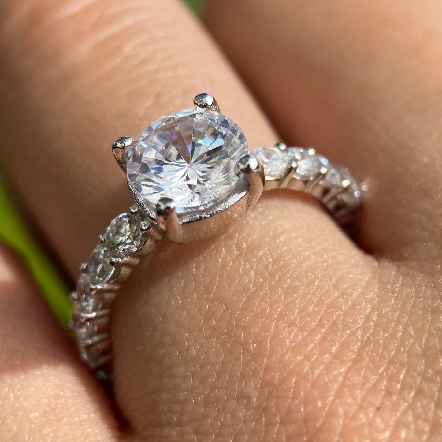 Anillo Cassie en Oro Blanco 14k con circonias