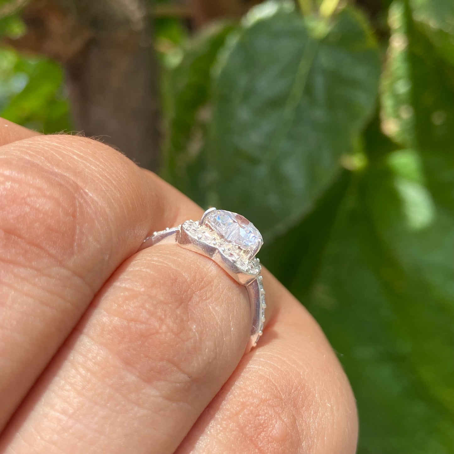 Anillo Love en Plata con Circonia