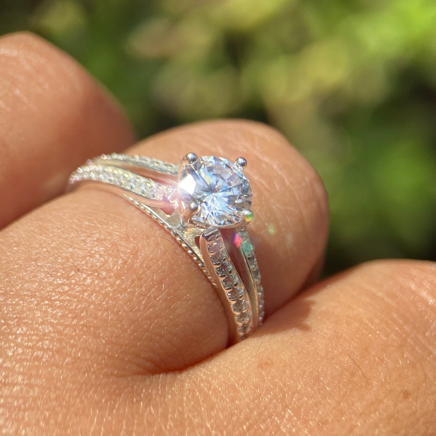 Anillo Lewis en Oro blanco 14k con circonias