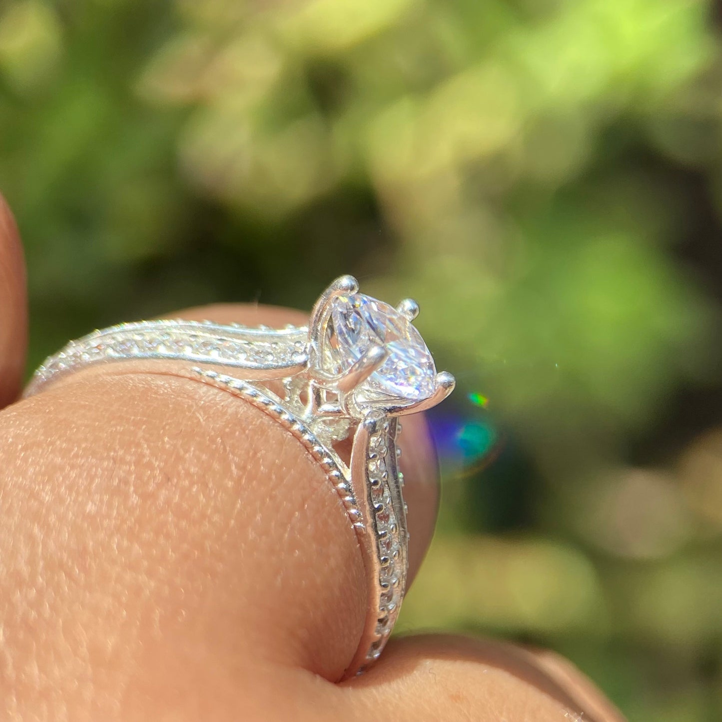 Anillo Lewis en Oro blanco 14k con circonias