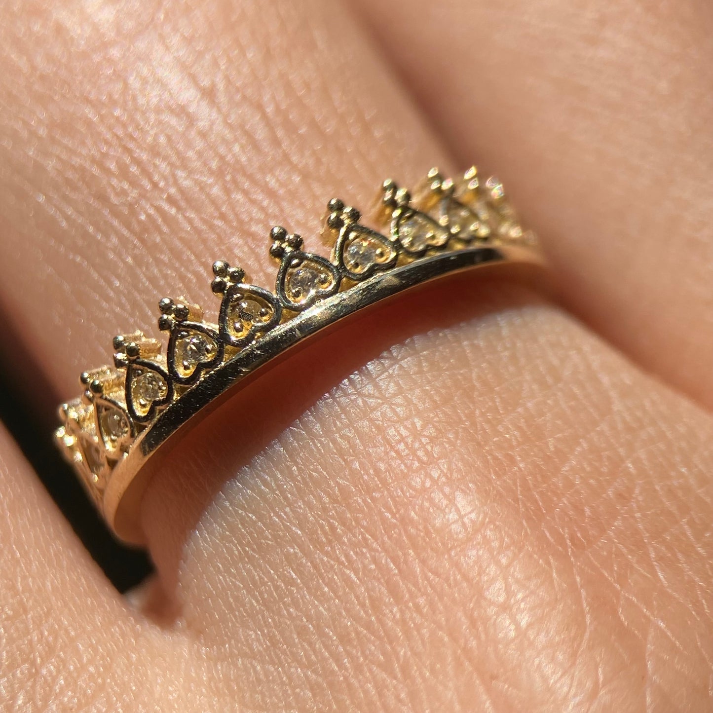 Anillo de Corona en Oro Amarillo de 10k con Circonias Cod: MAN100