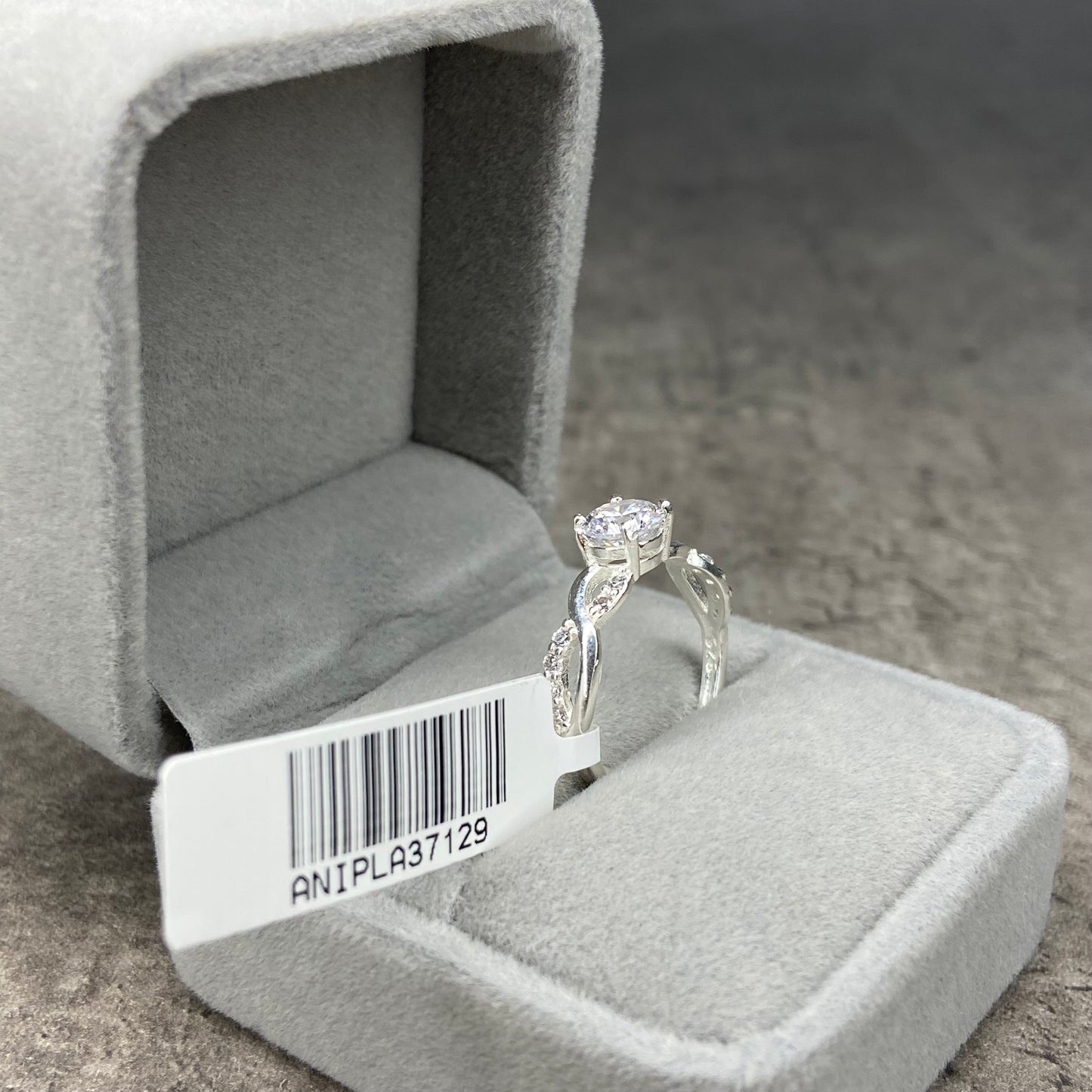 Estuche para anillo de terciopelo color gris (no incluye anillo)