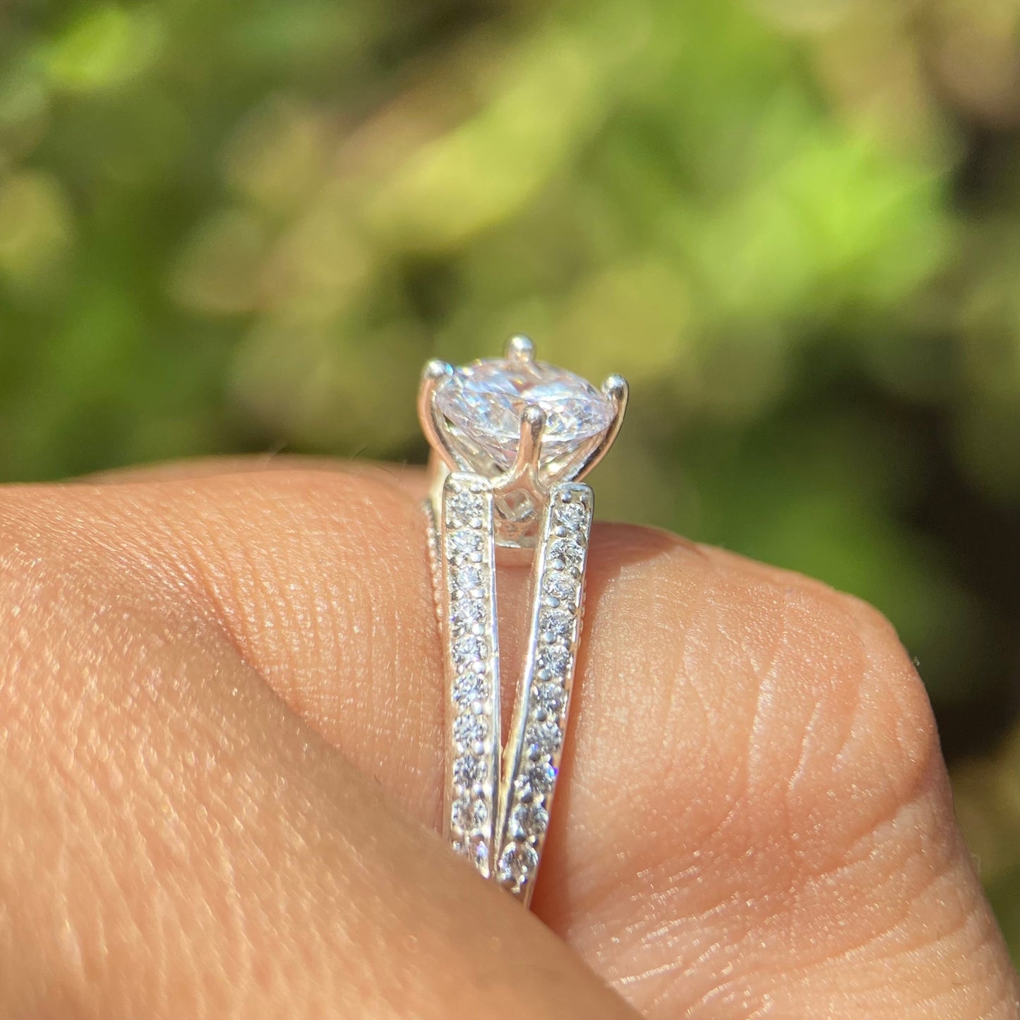Anillo Lewis en Oro blanco 14k con circonias