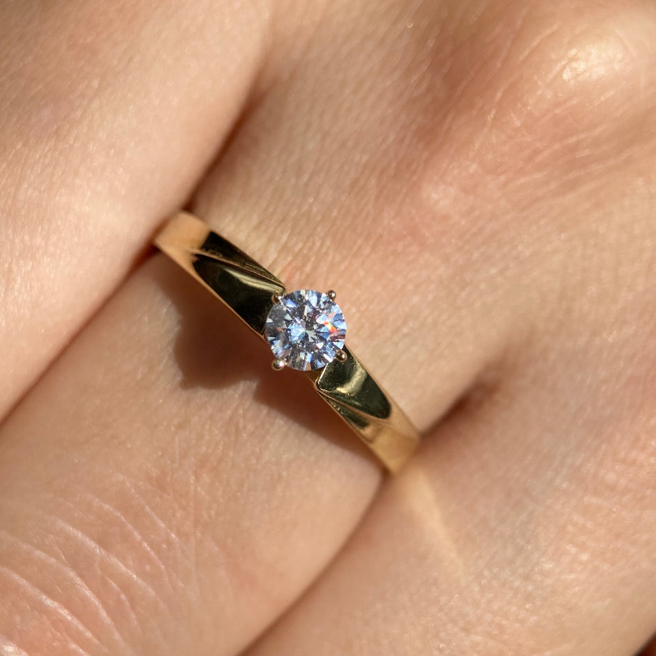 Anillo de compromiso en oro