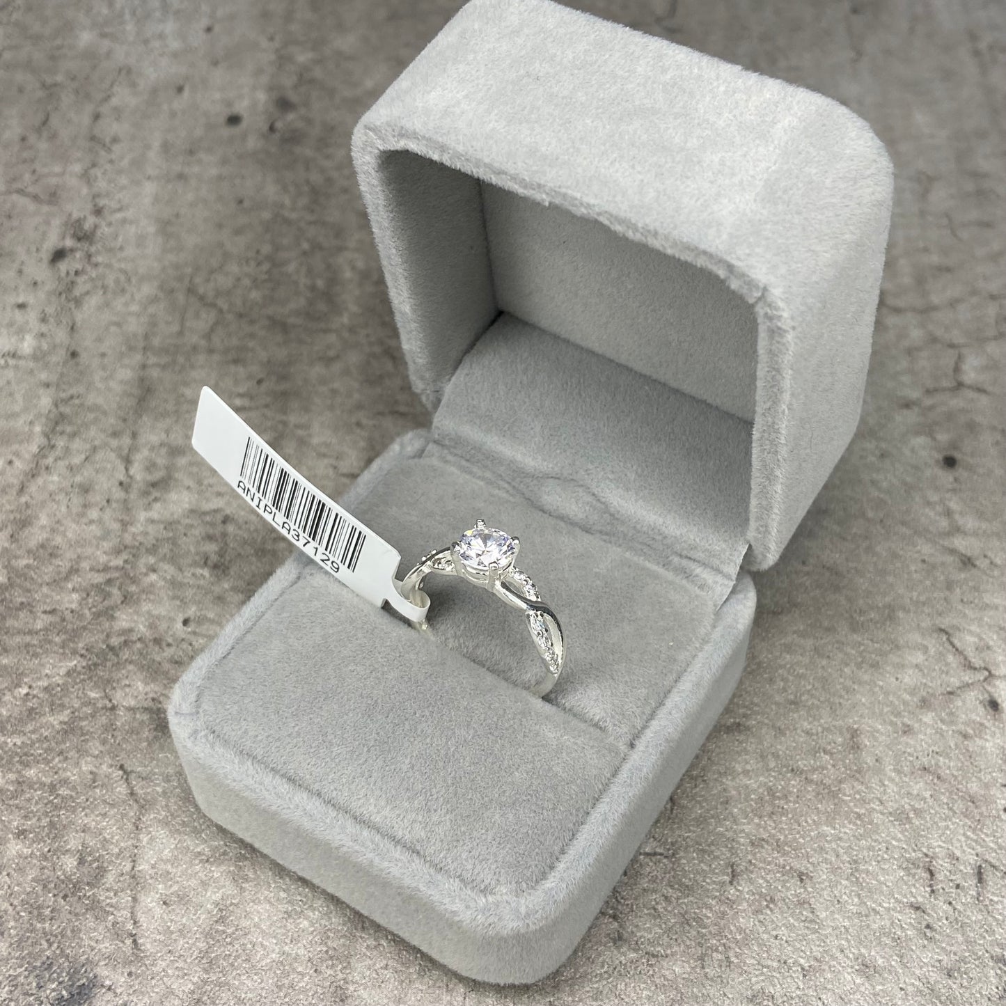 Estuche para anillo de terciopelo color gris (no incluye anillo)
