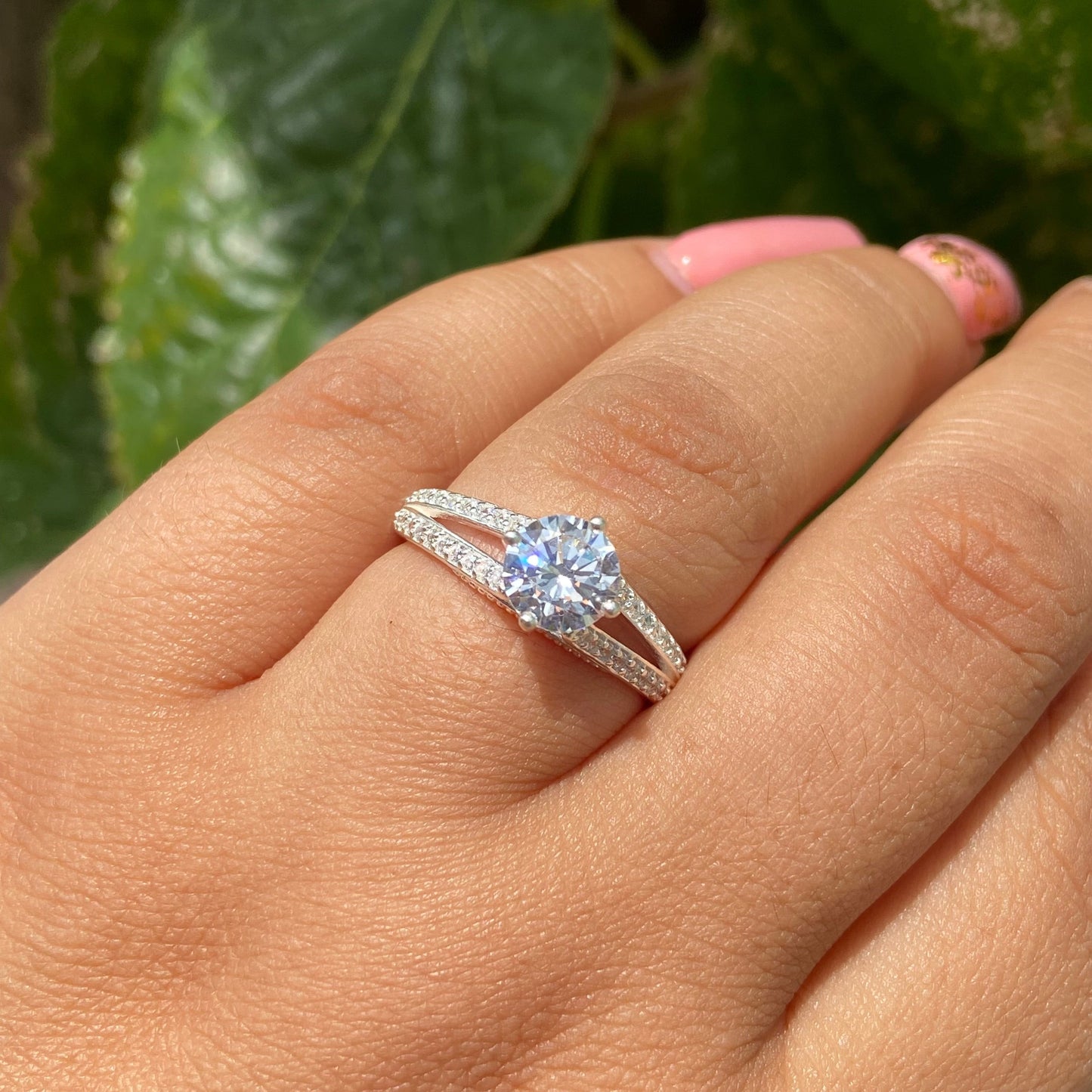 Anillo Lewis en Oro blanco 14k con circonias
