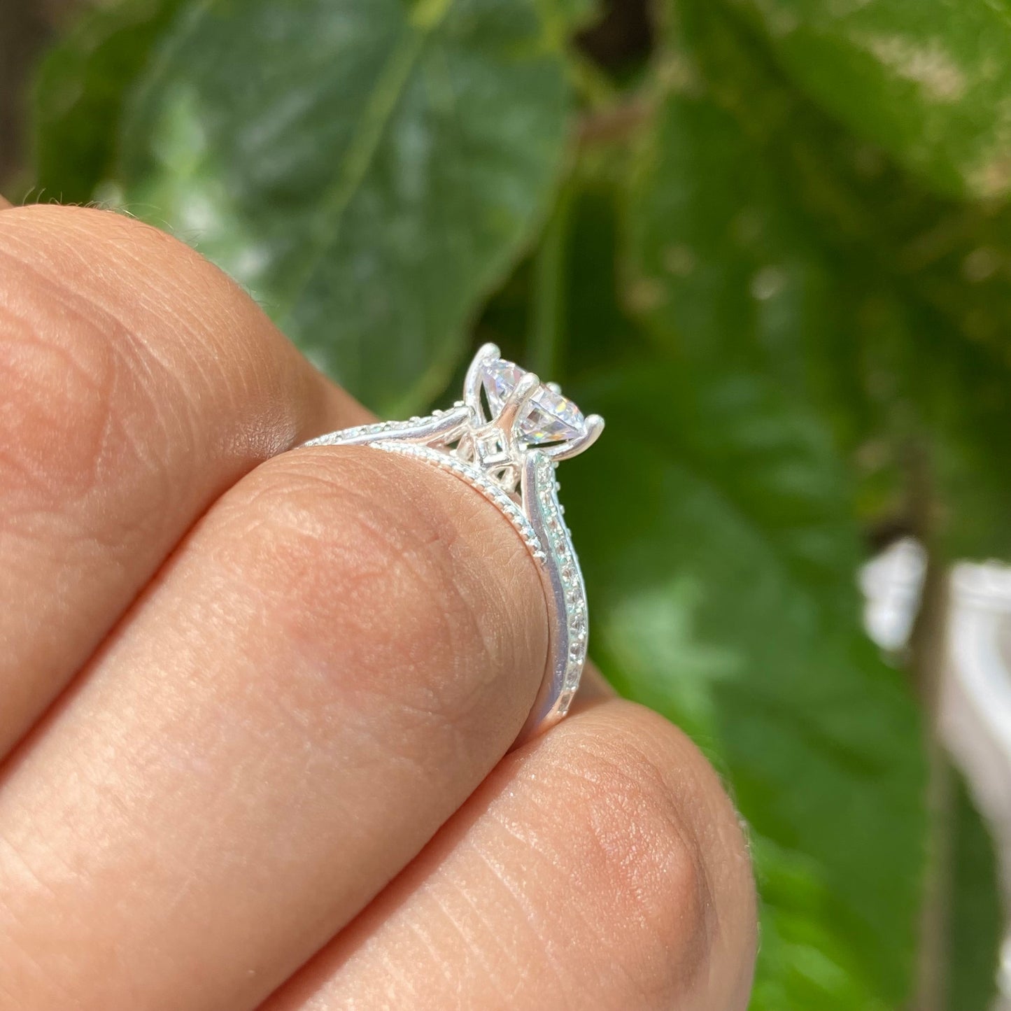 Anillo Lewis en Oro blanco 14k con circonias