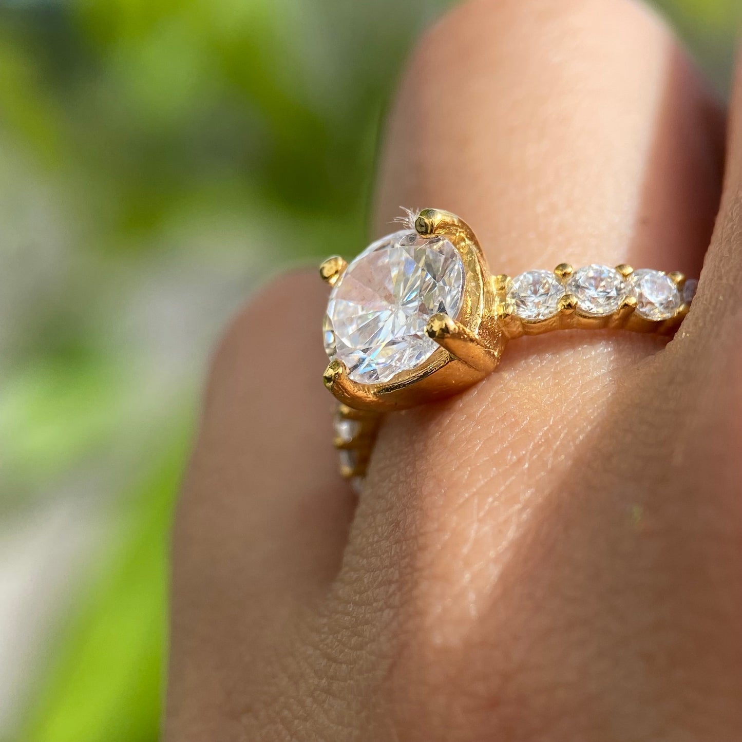 Anillo Cassie en Oro Amarillo 14k con circonias