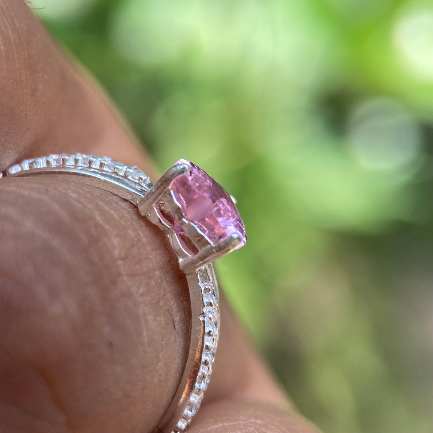 Anillo Annie en Plata con Circonia Rosa (No incluye estuche)