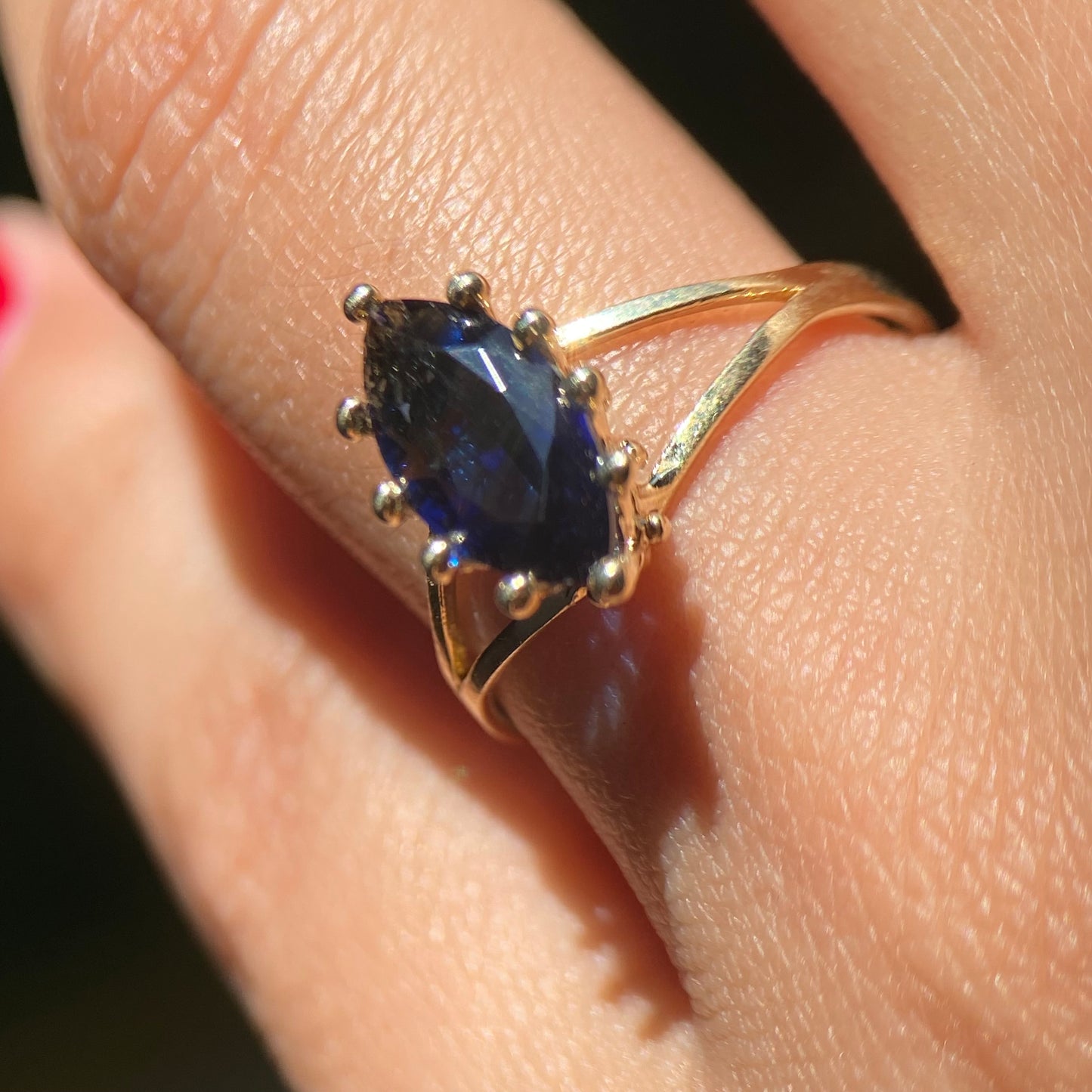 Anillo de Compromiso en Oro Amarillo de 10k con Circonia Azul Cod: MAN102