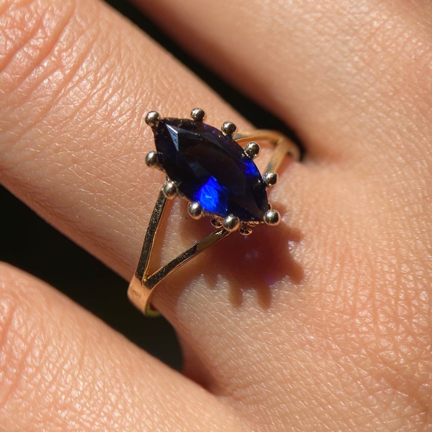 Anillo de Compromiso en Oro Amarillo de 10k con Circonia Azul Cod: MAN102