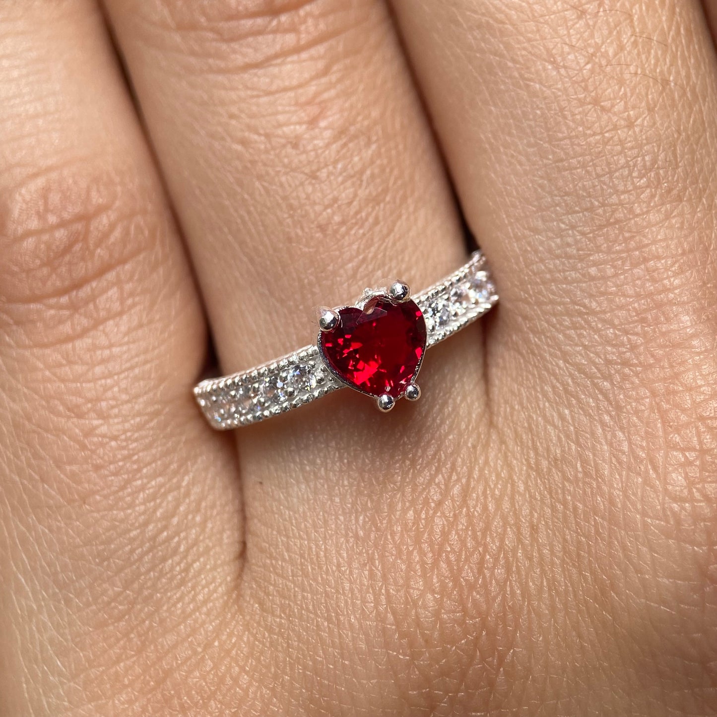 Anillo Fanny en Plata con Circonia Roja