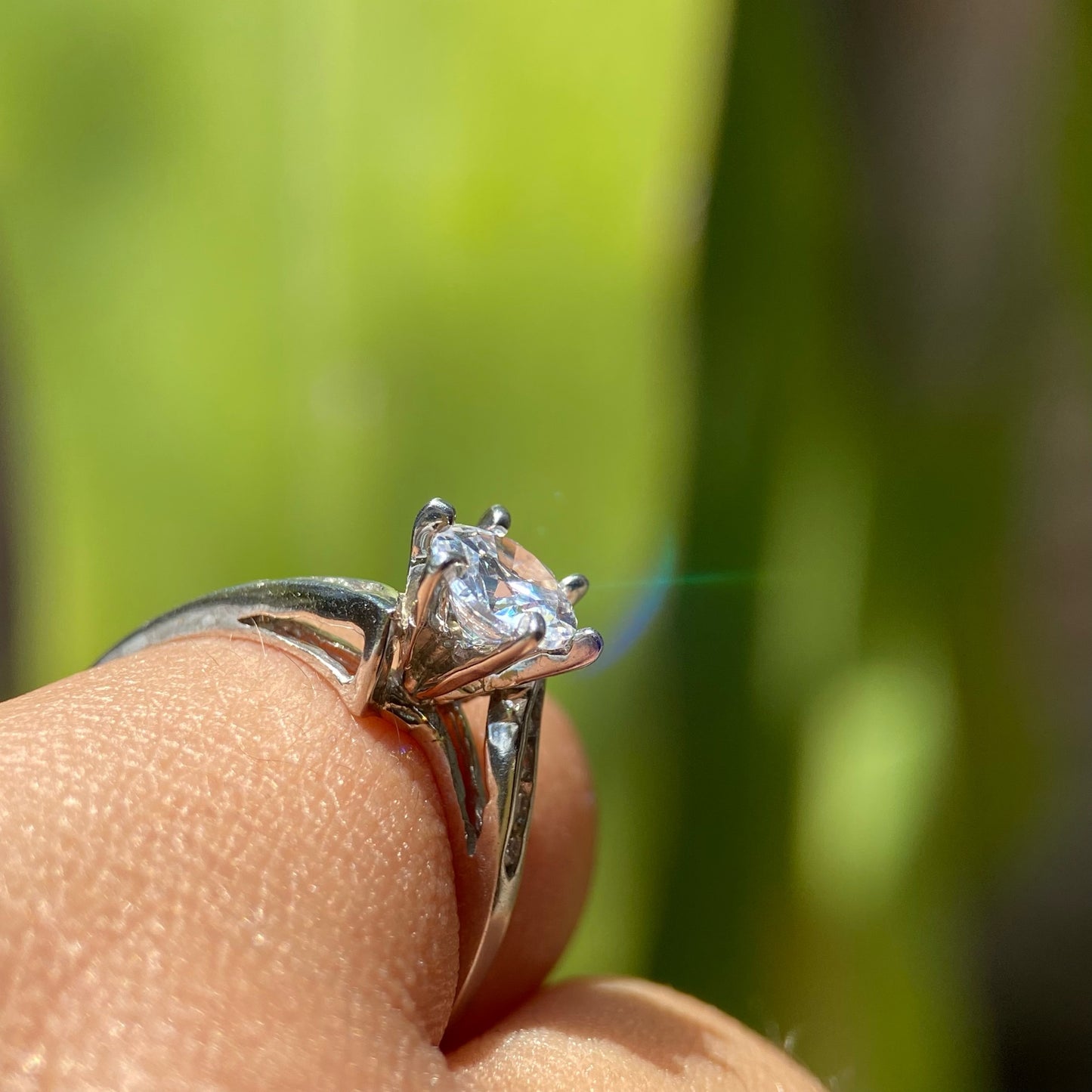 Anillo de Compromiso en Oro Blanco de 10k con Circonia Cod: MAN016