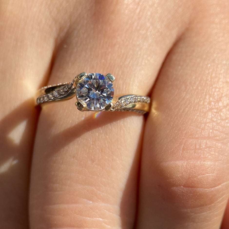 Anillo de compromiso en oro