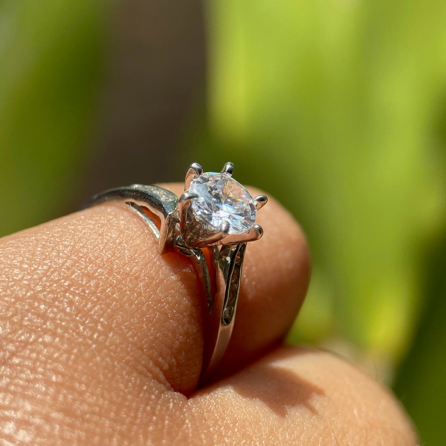 Anillo de Compromiso en Oro Blanco de 10k con Circonia Cod: MAN016