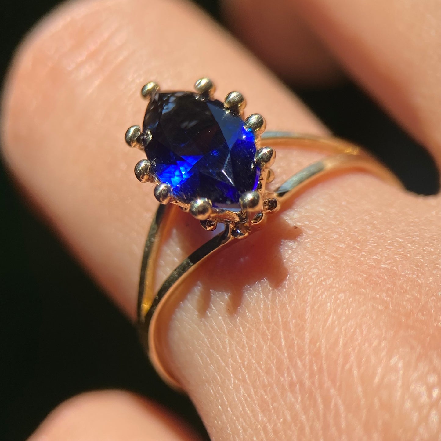 Anillo de Compromiso en Oro Amarillo de 10k con Circonia Azul Cod: MAN102