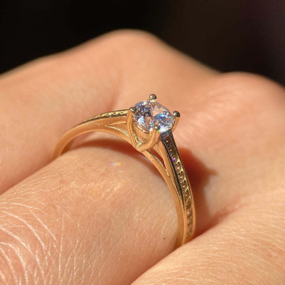 Anillo de compromiso en oro