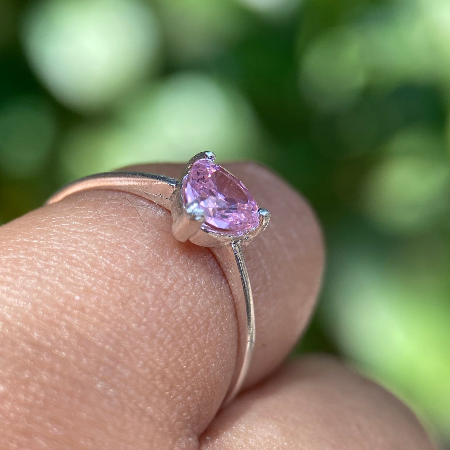 Anillo Zara en Oro blanco 14k con circonia rosa