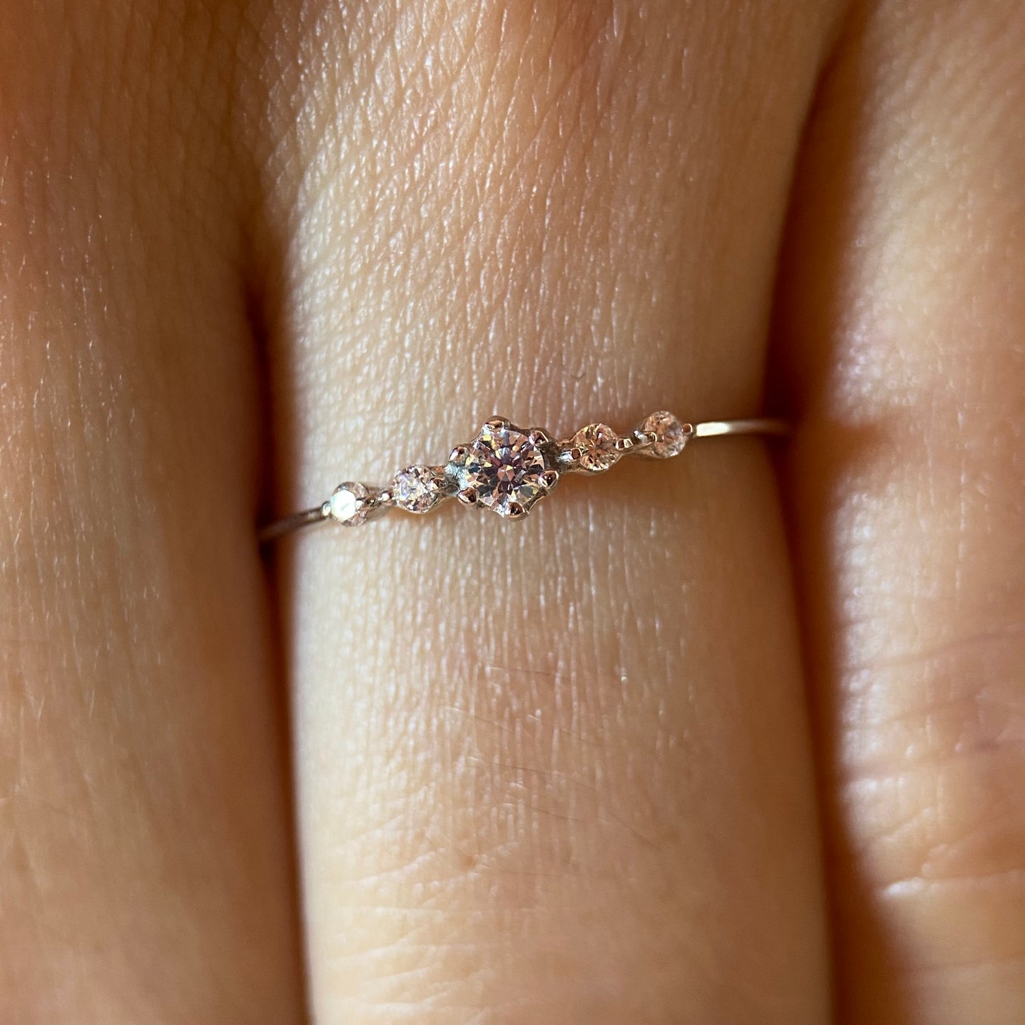 Anillo Ariana en Oro Blanco de 14k con circonias