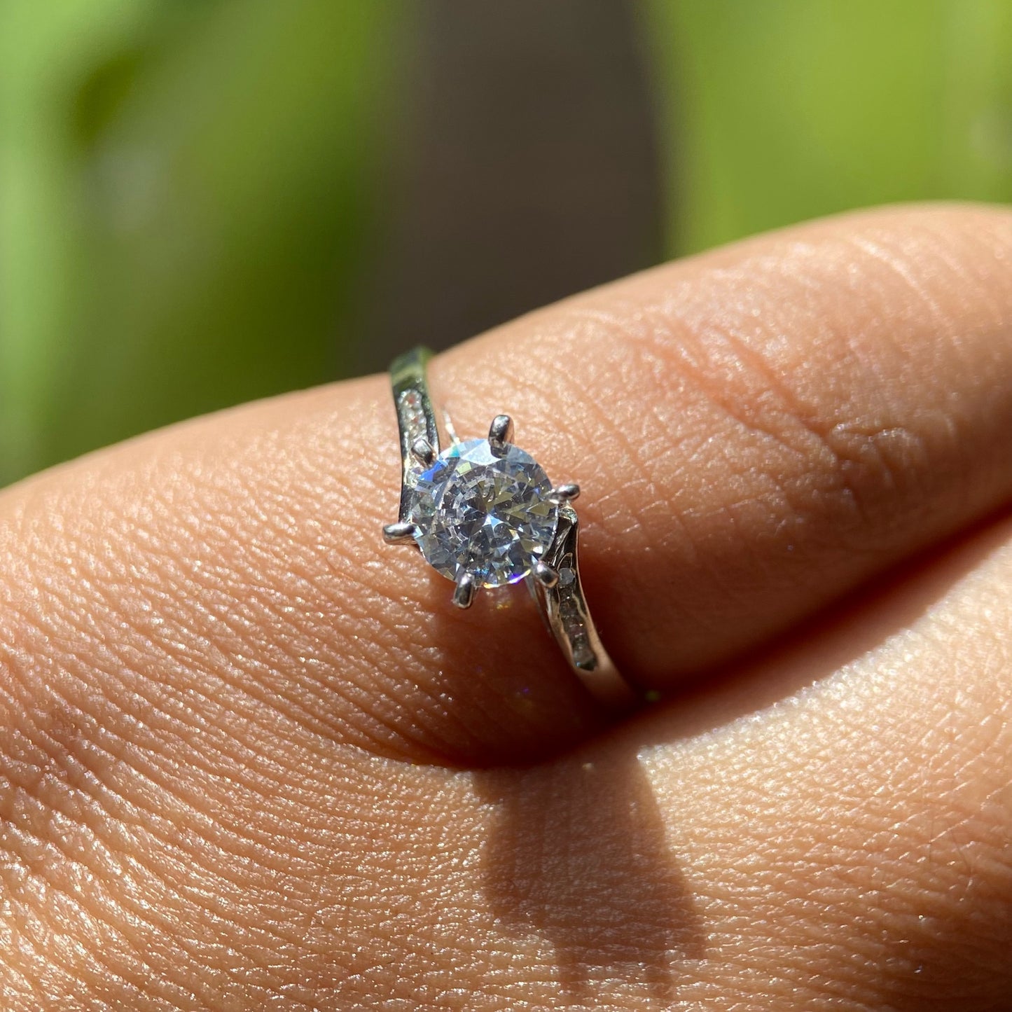 Anillo de Compromiso en Oro Blanco de 10k con Circonia Cod: MAN016