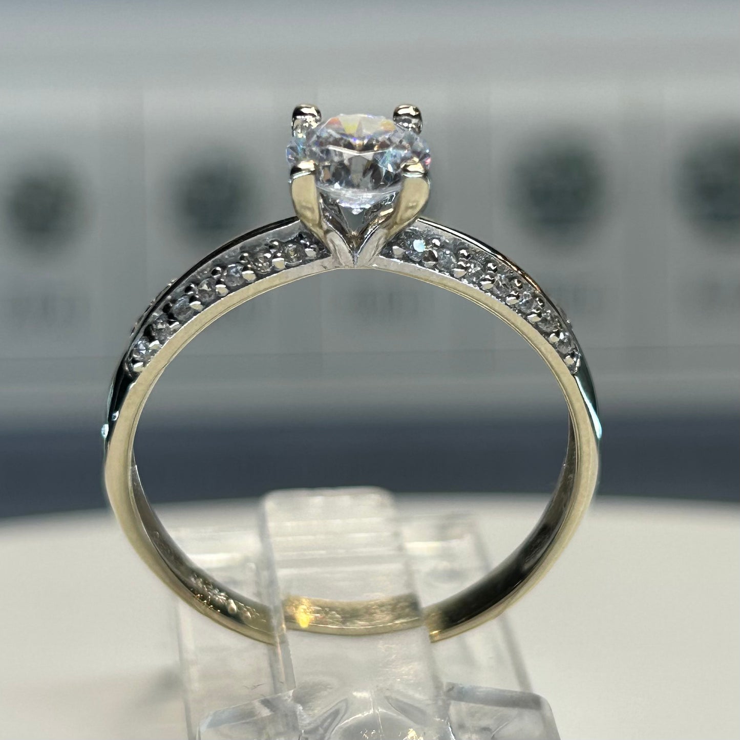 Anillo de compromiso en oro