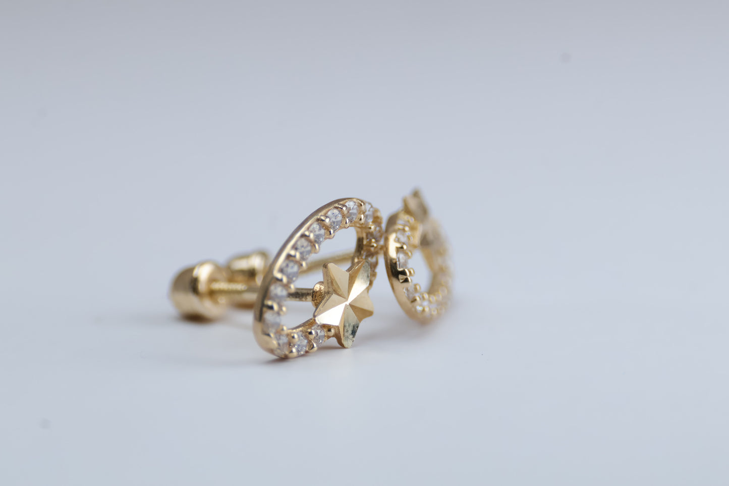 Broqueles Oval con Estrella en Oro Amarillo 10k Cod.14952