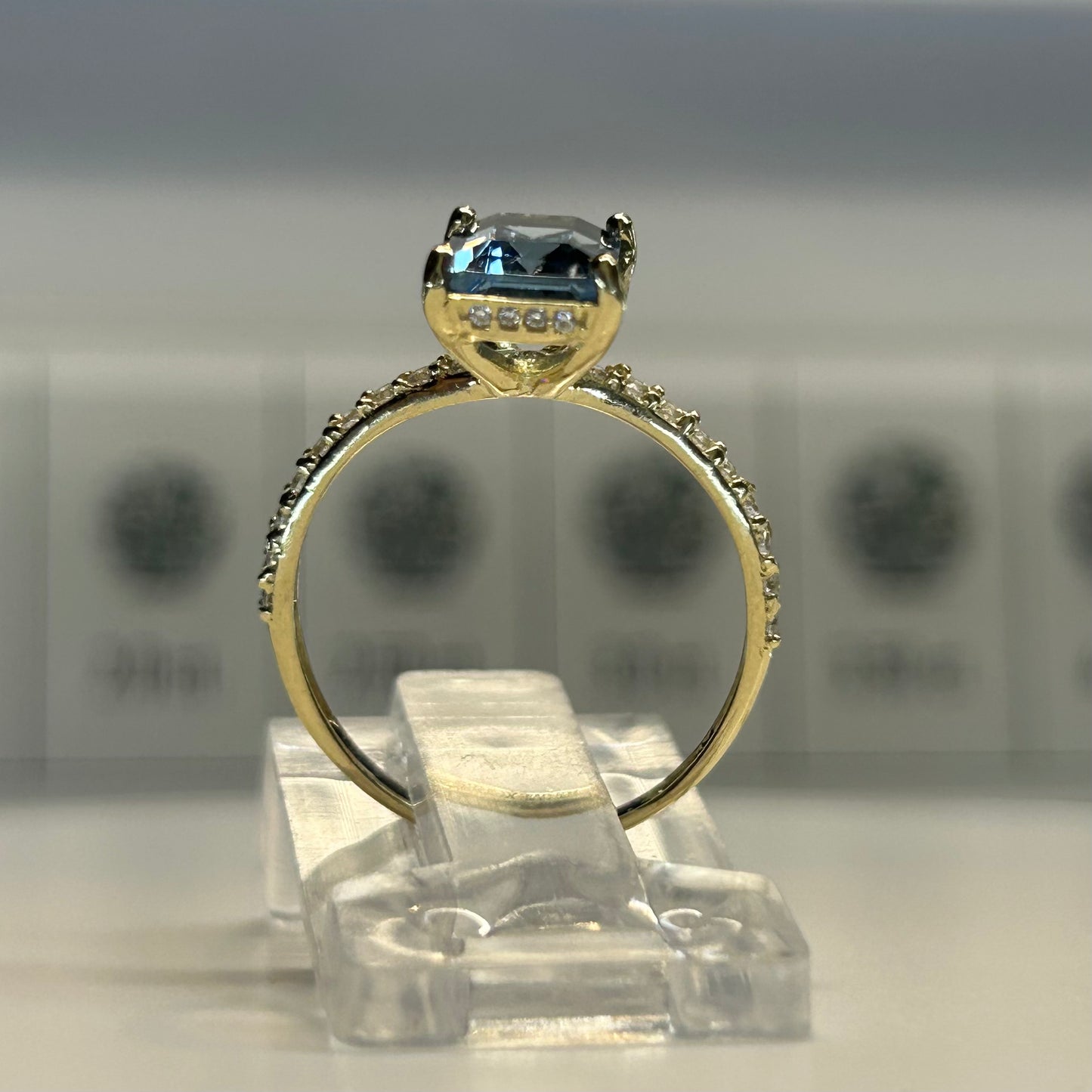Anillo de compromiso en oro