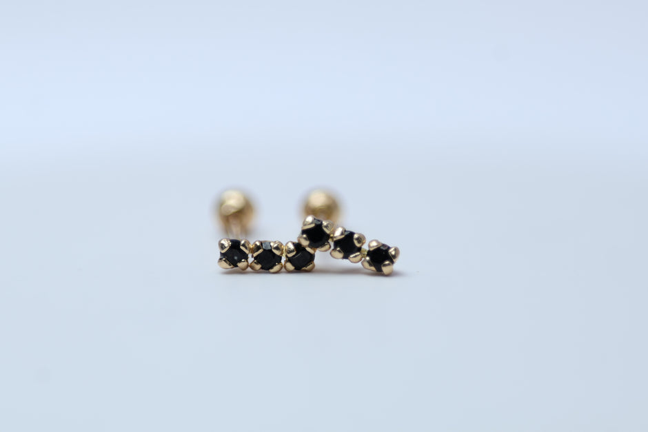 Broqueles Linea con Circonia Negra en Oro Amarillo 10k Cod.1919-12 5.5mm