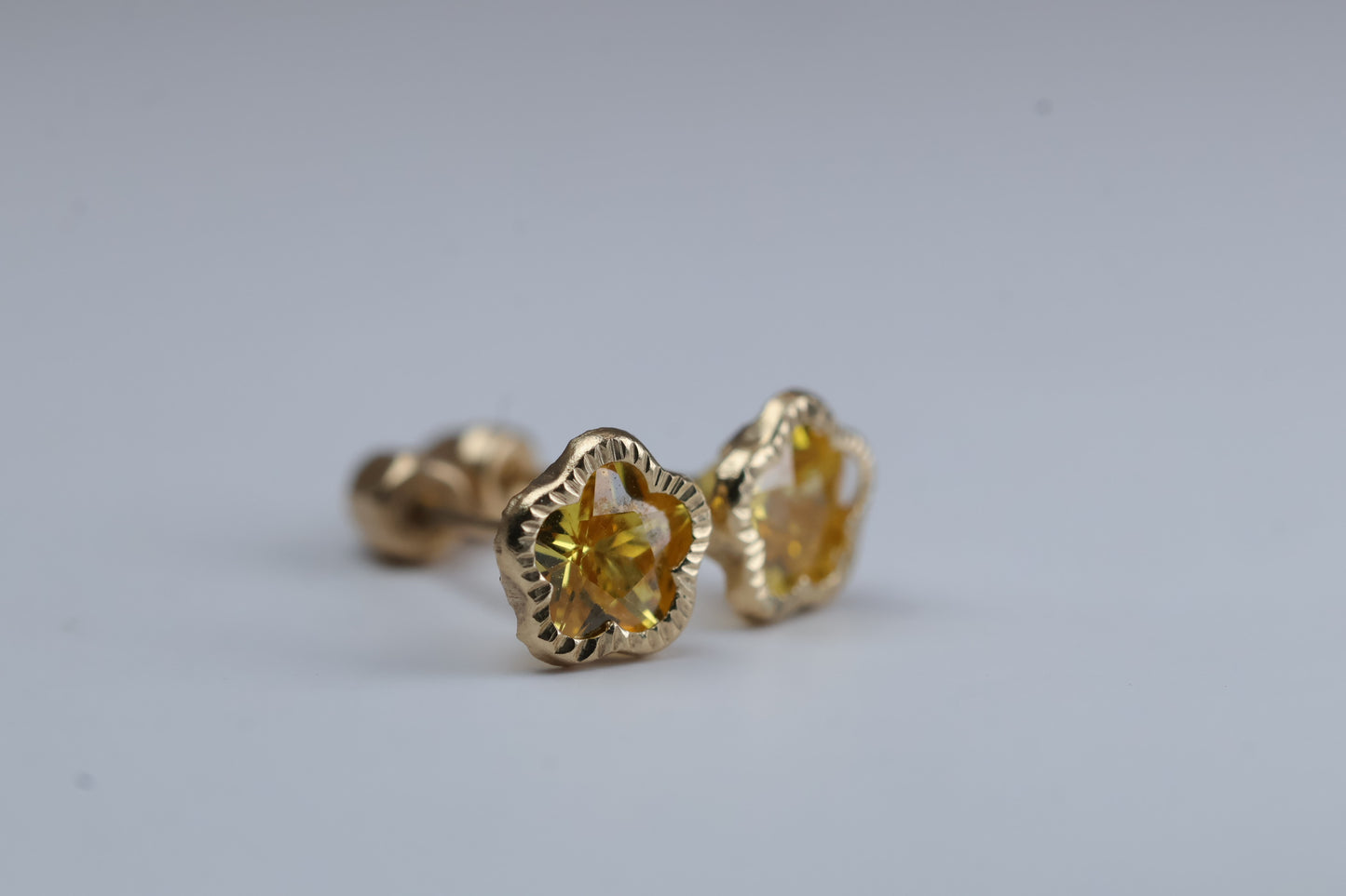 Broqueles Flor Diamanatada en Oro Amarillo 10k con Circonia Cod.1919-21 5.5mm