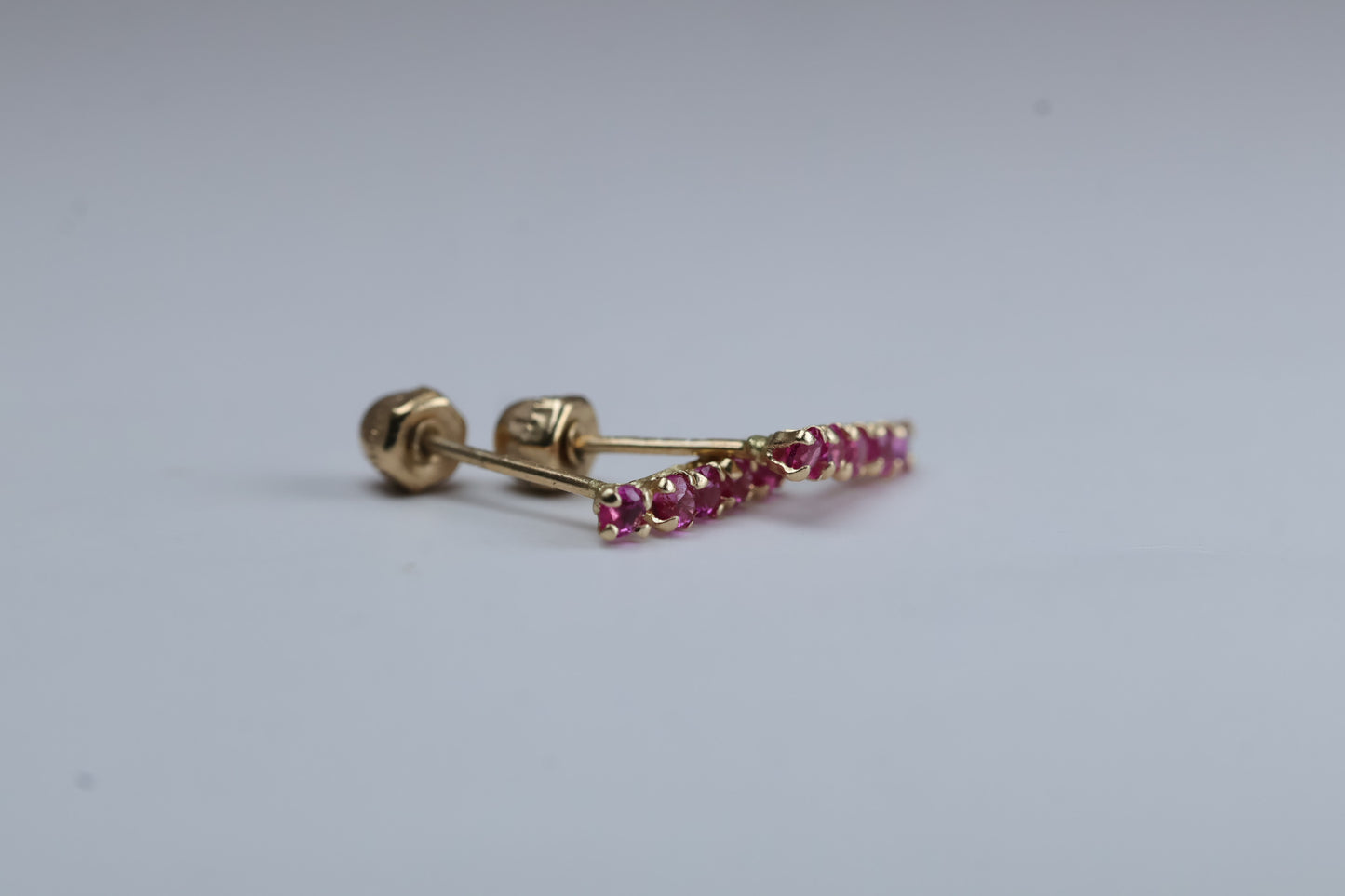 Broqueles Linea con  Circonia Rosa en Oro Amarillo 10k Cod.1919-25 8mm