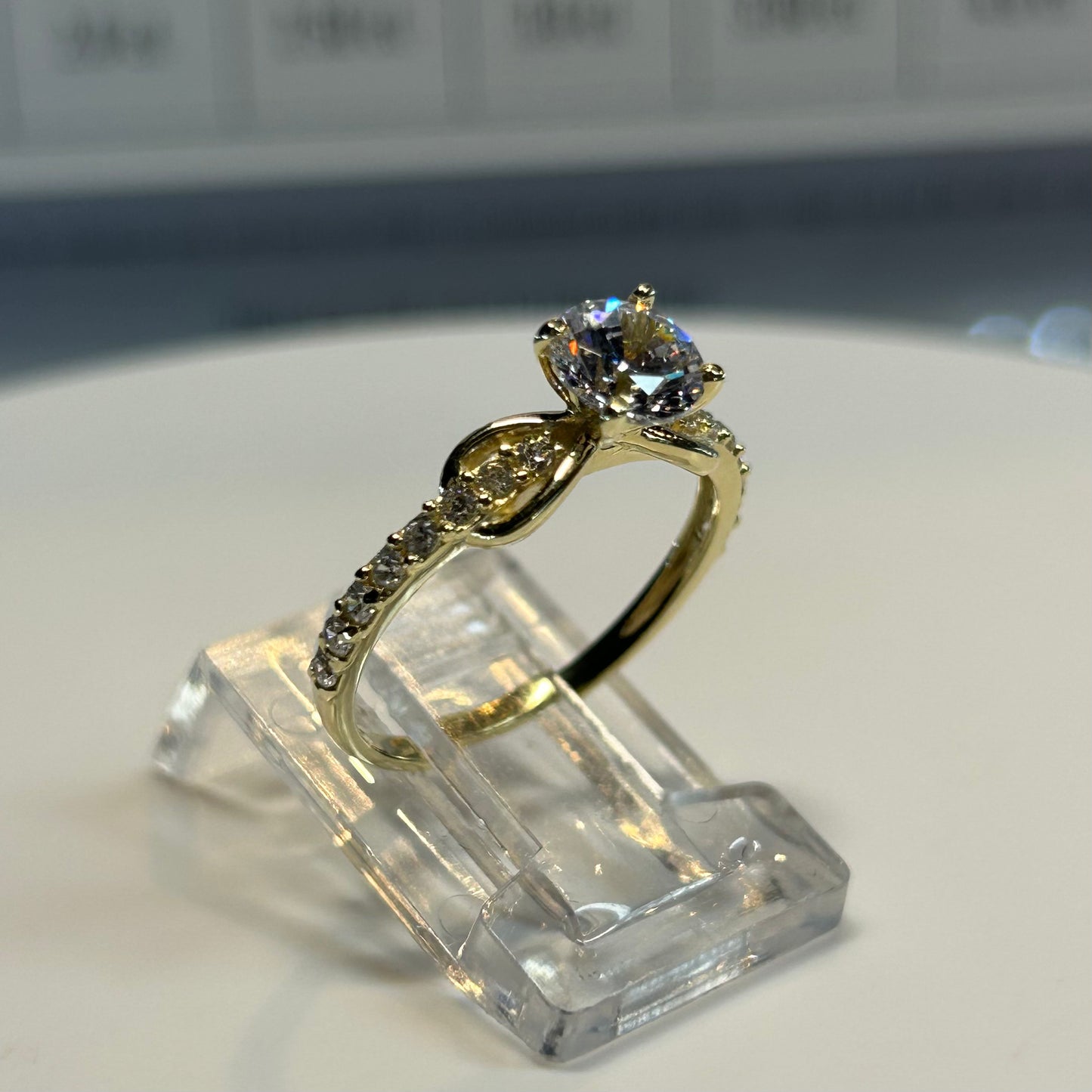 Anillo de compromiso en oro