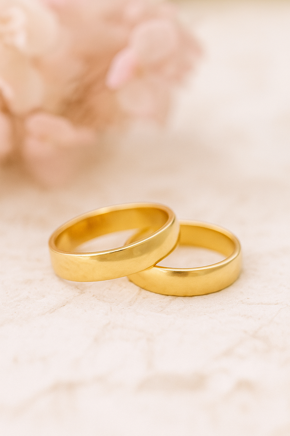 Dúo de argollas lisas en oro amarillo de 6mm