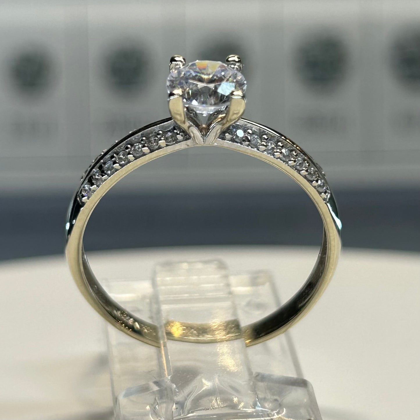 Anillo de compromiso en oro