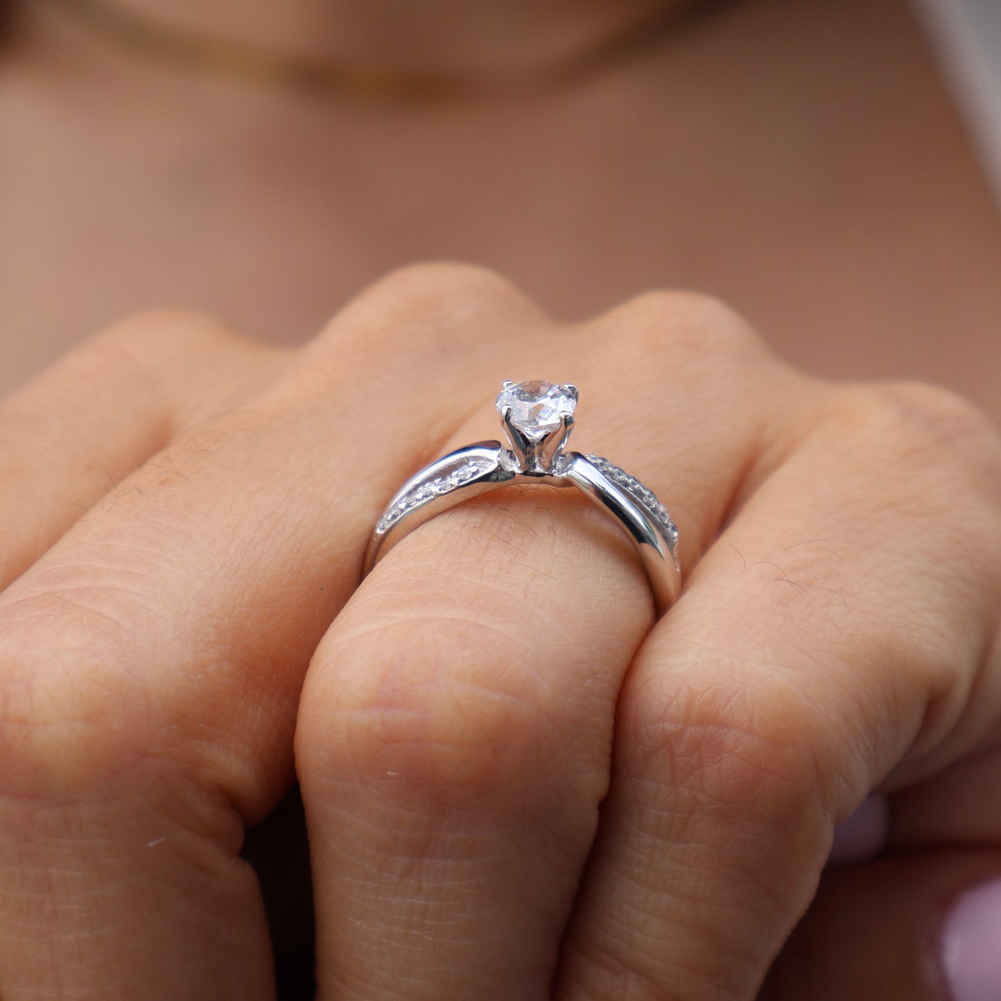 Anillo en Oro Blanco 14k con Circonias Mod.16014