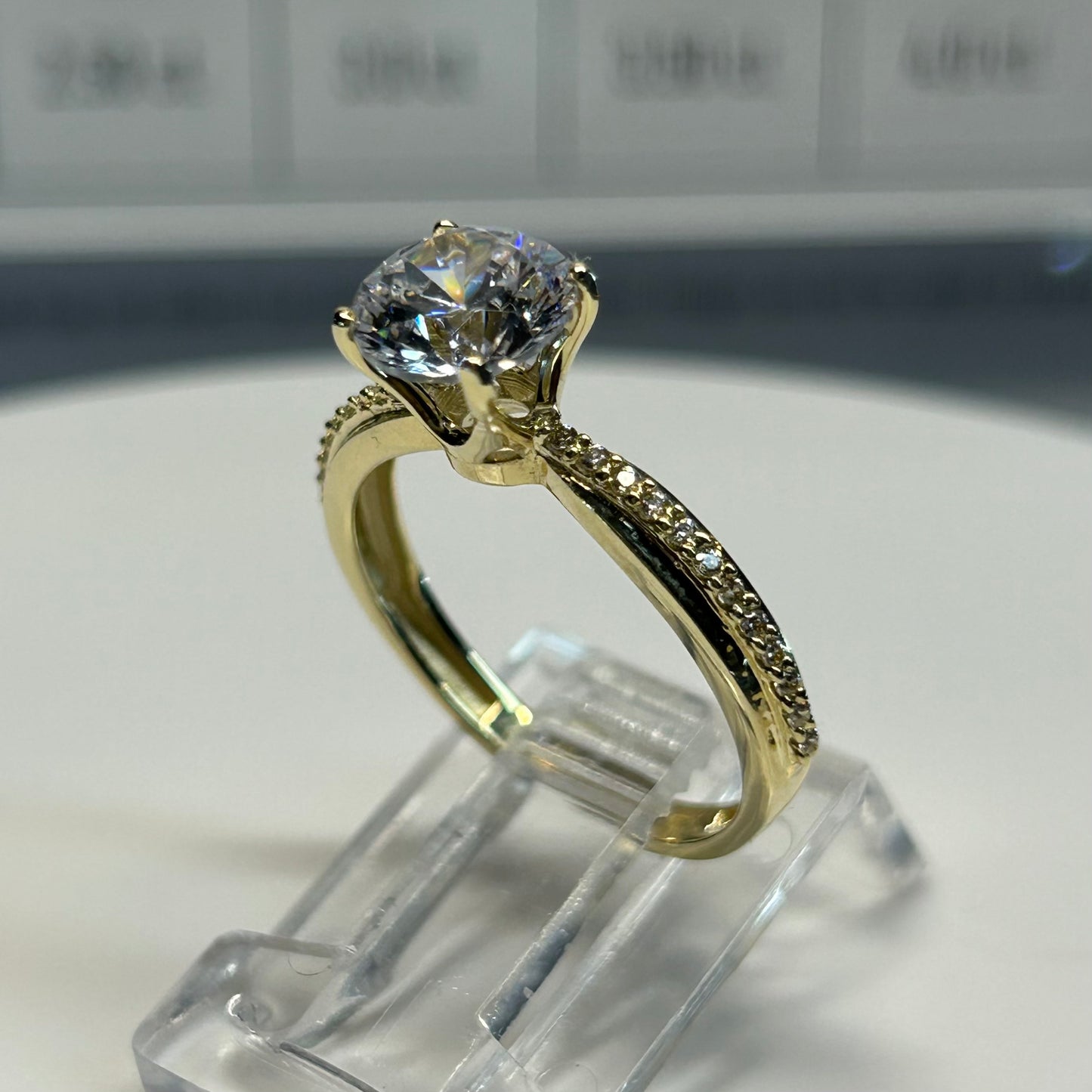 Anillo de compromiso en oro