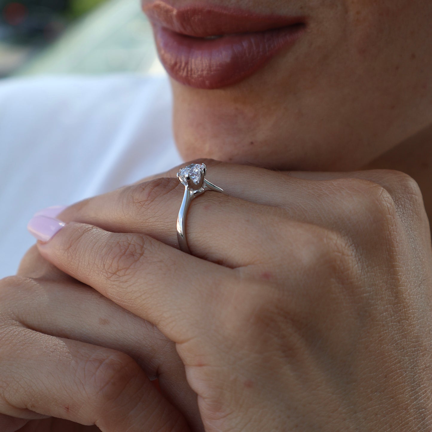 Anillo en Oro Blanco 10k con Circonias Mod. 16010