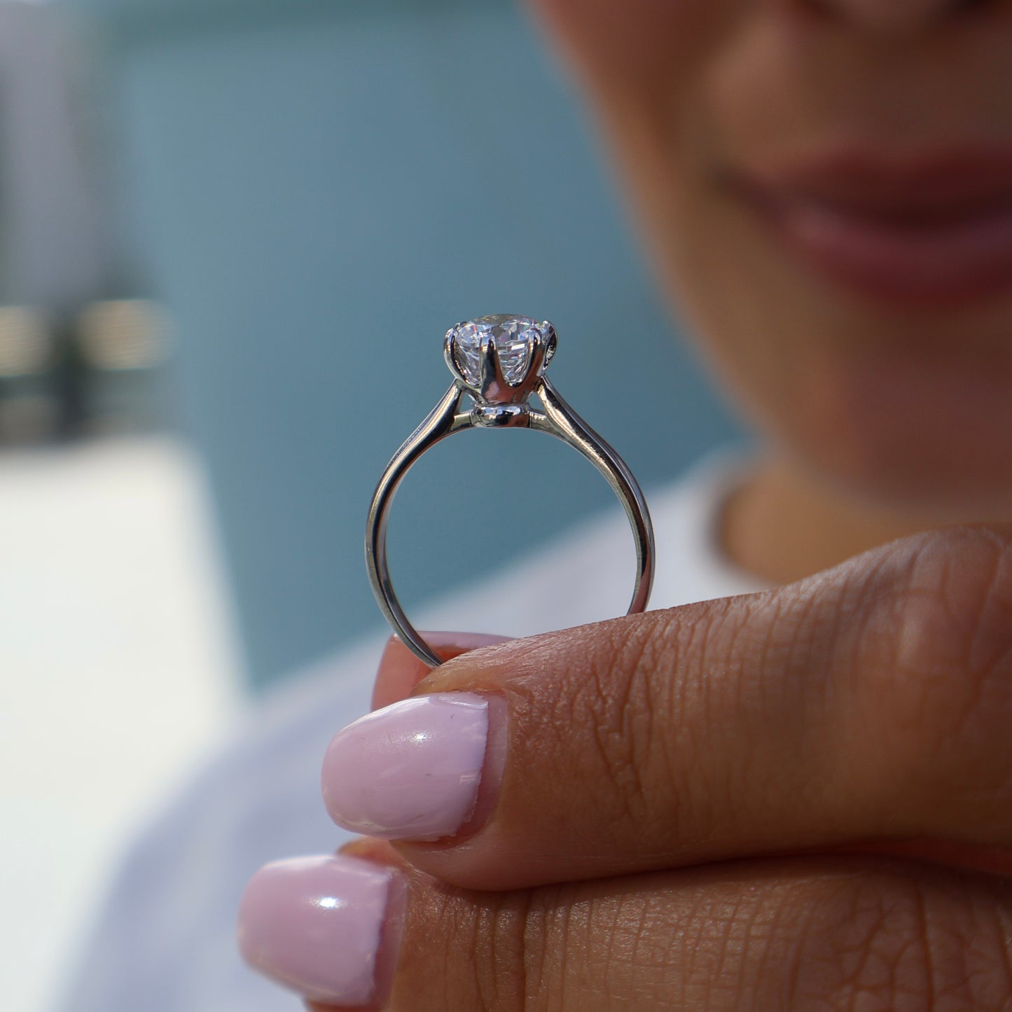 Anillo en Oro Blanco 10k con Circonias Mod. 16010