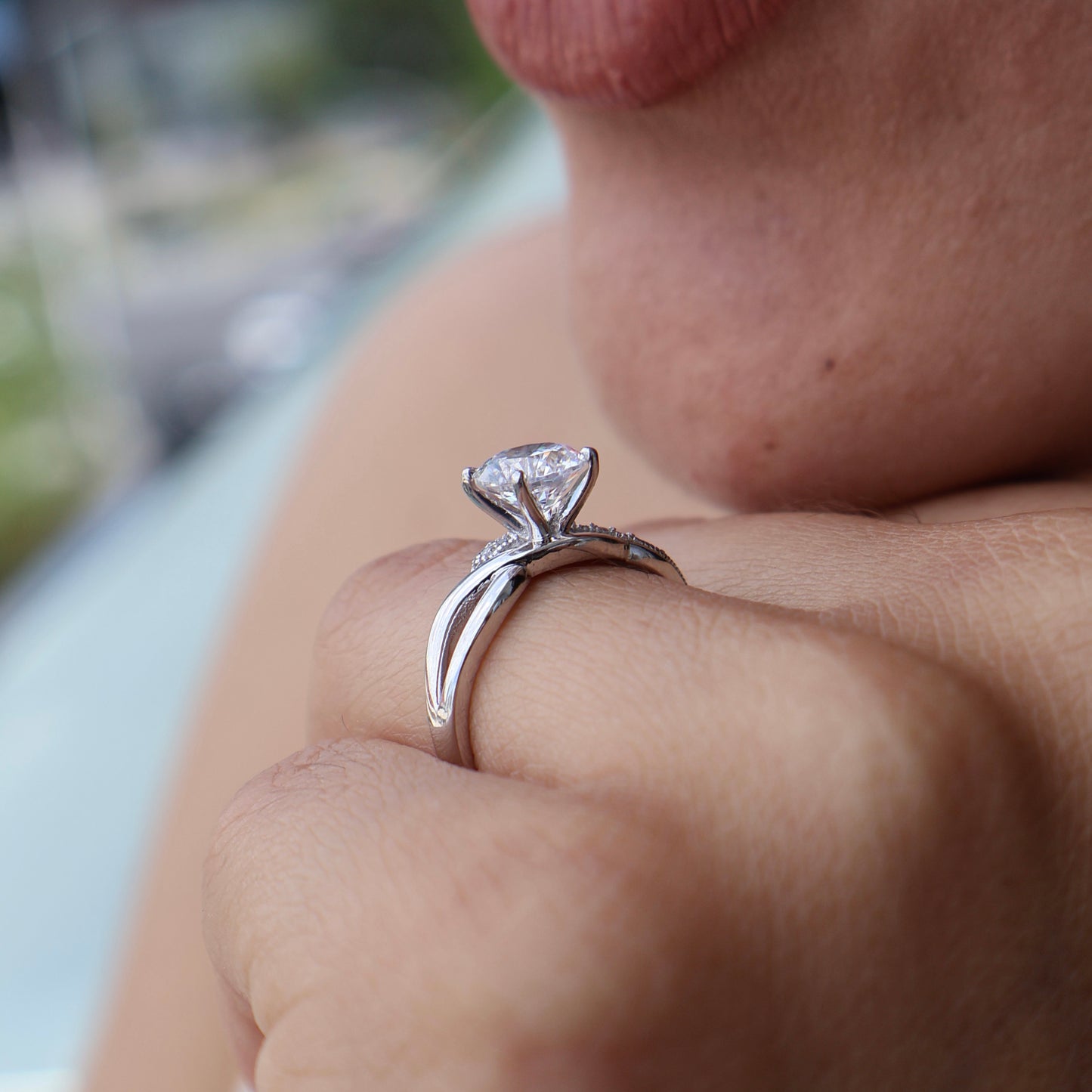 Anillo en Oro Blanco 10k con Circonias Mod. 16009